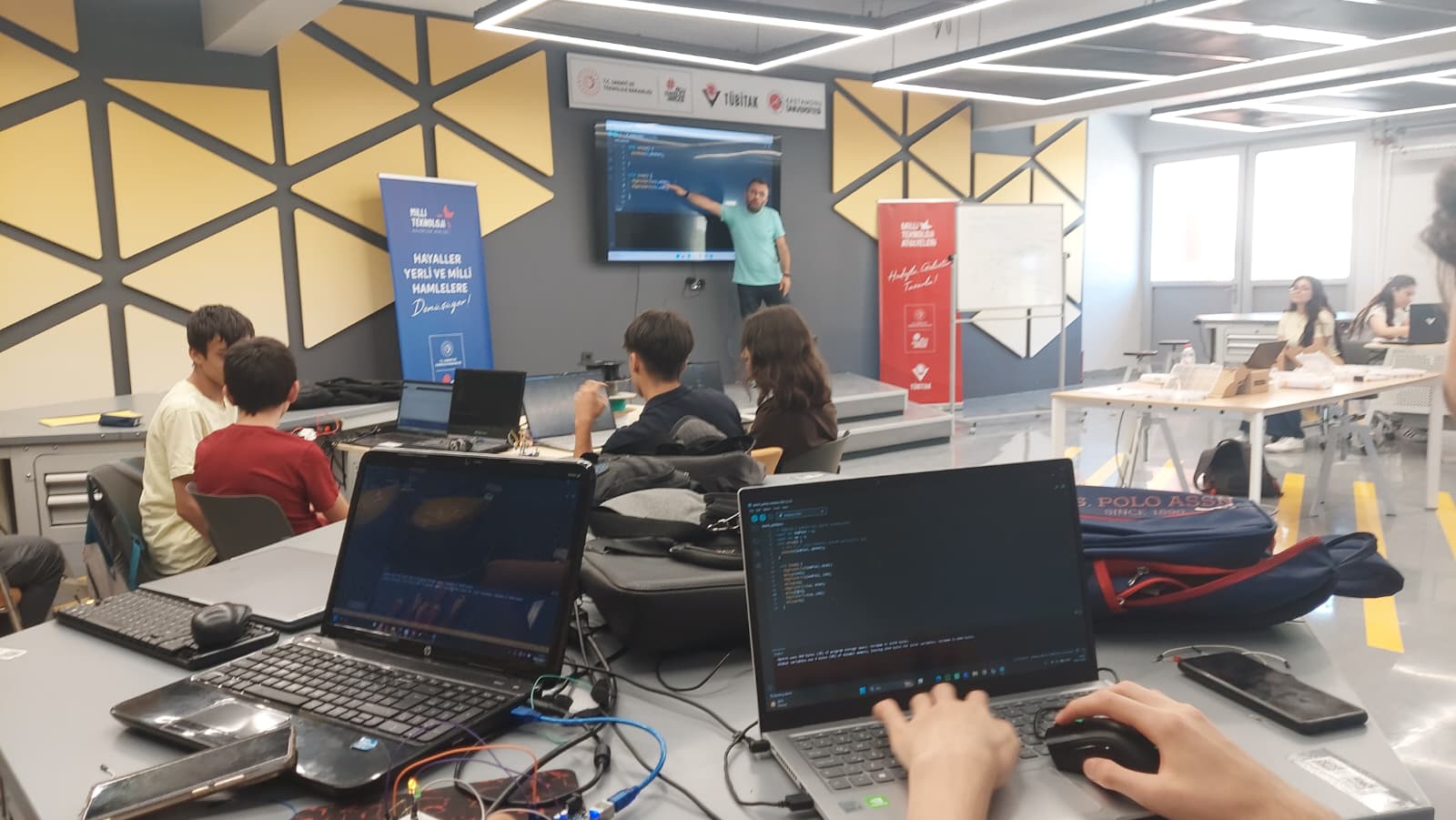 MTA Lise Yaz Okulu'nda Sistemler Canlanıyor: Arduino ile Temel Elektronik ve Programlama Eğitimi